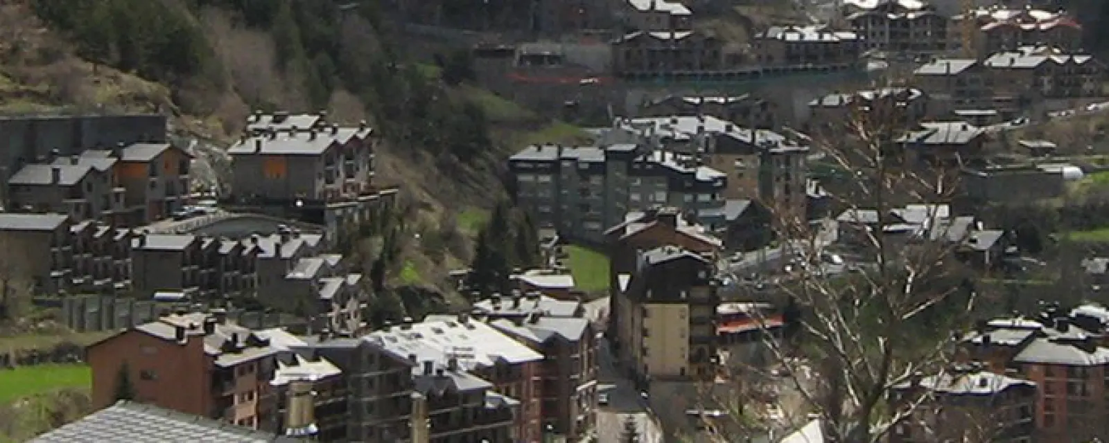 Andorra — ảnh minh hoạ cho bài Andorra — thuế 10% giữa Pháp và Tây Ban Nha, nhưng KHÔNG thuộc EU