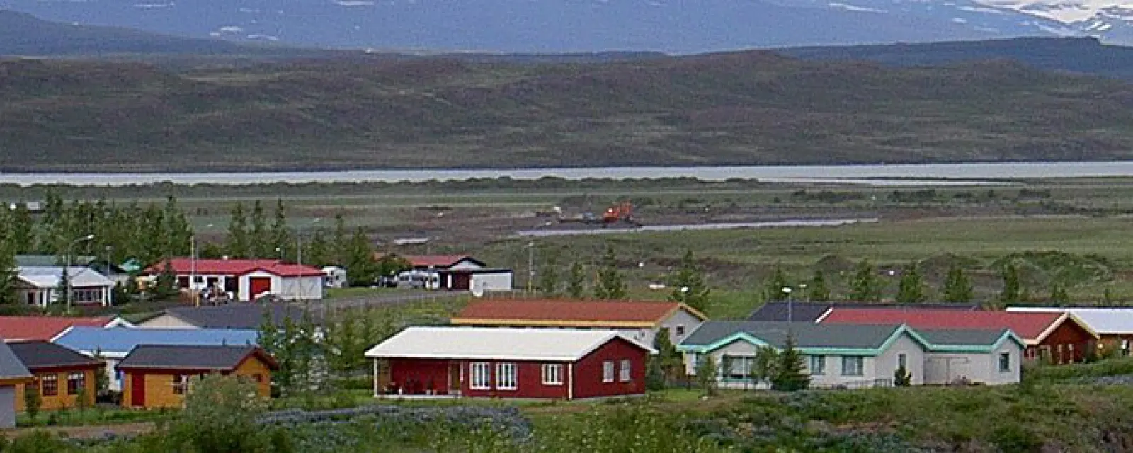 Iceland — ảnh minh hoạ cho bài Iceland: điện 100% tái tạo, an toàn nhất thế giới — và núi lửa đang phun ngay cạnh thị trấn